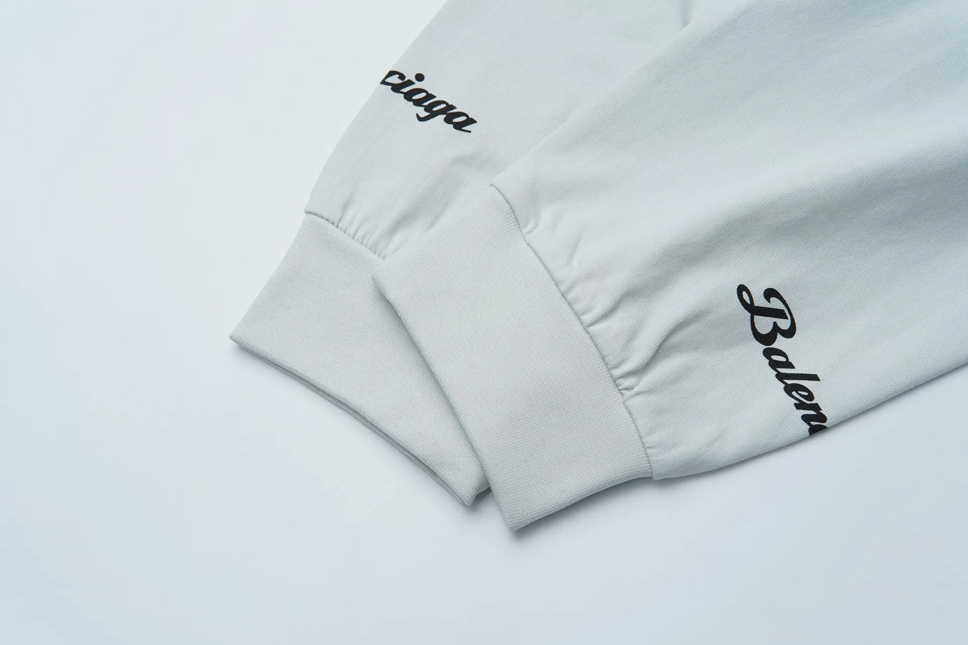 Balenciaga x 💰P125 ：Light Gray Size:xs-l